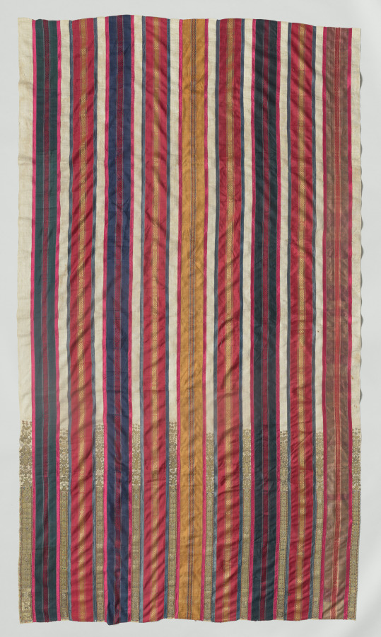 Curtain (one of a pair)