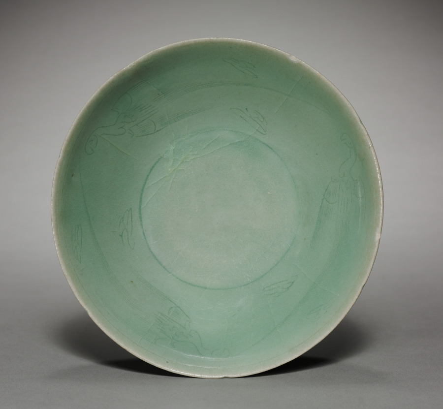 Bowl with Incised Parrot Design