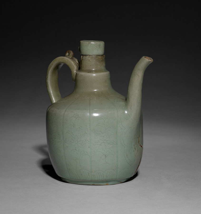 Wine Pot with Incised Chrysanthemum Design