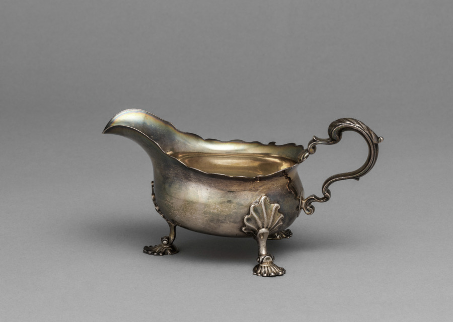 Gravy Boat (1 of 2)