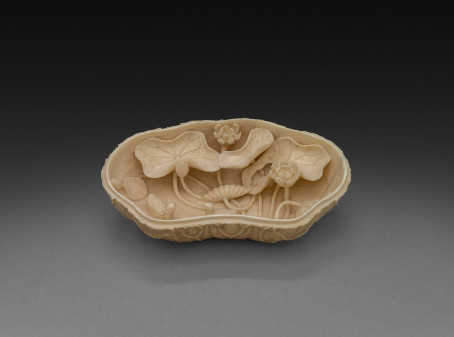 Box in Form of Lotus Leaf
