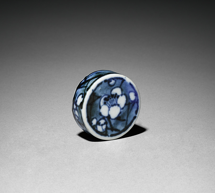 Tea Container (lid) with Plum Blossoms
