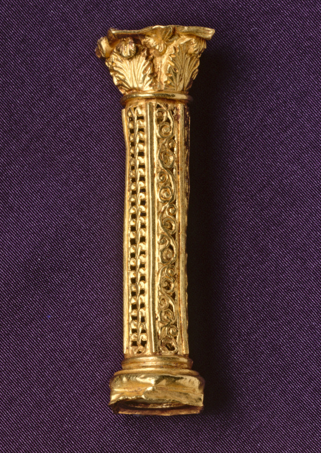 Spacer in the Form of a Corinthian Column