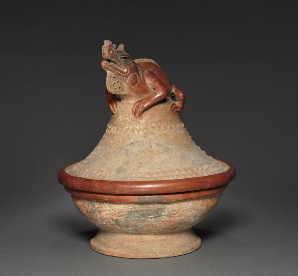 Lidded Bowl with Iguana