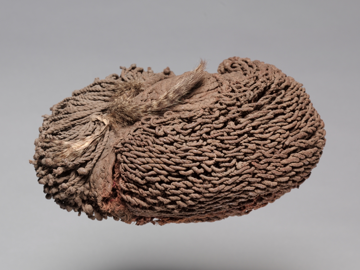 Wig (uyembe matota, wiyembe, or pulumba)