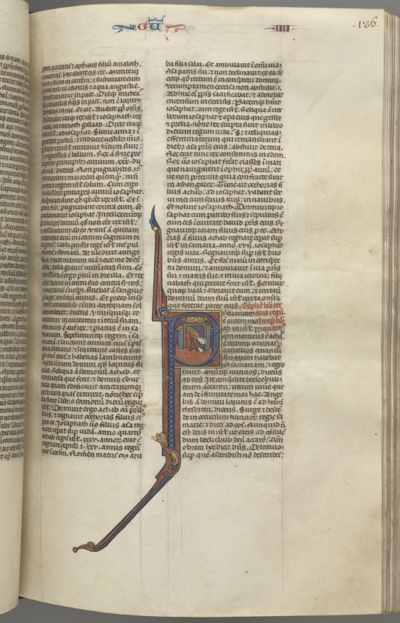 Fol. 136r, Kings IV, historiated initial P, Ahaziah falling from a tower