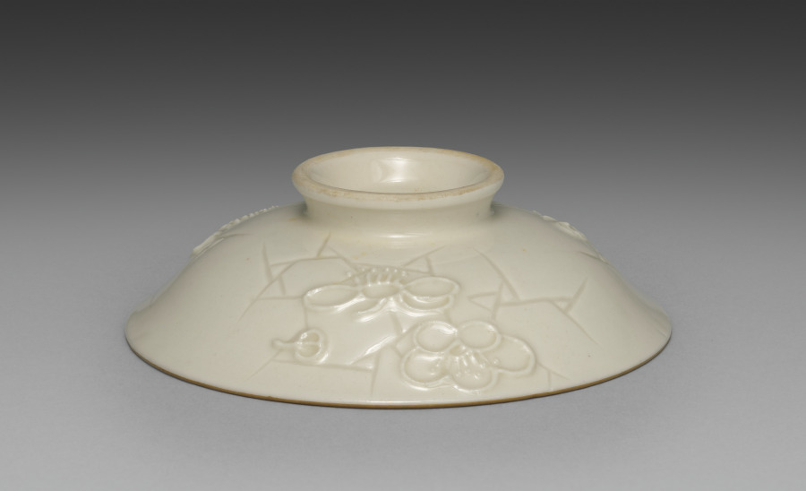 Cover for a Bowl from Dining Set with Plum Blossoms and Cracked-Ice