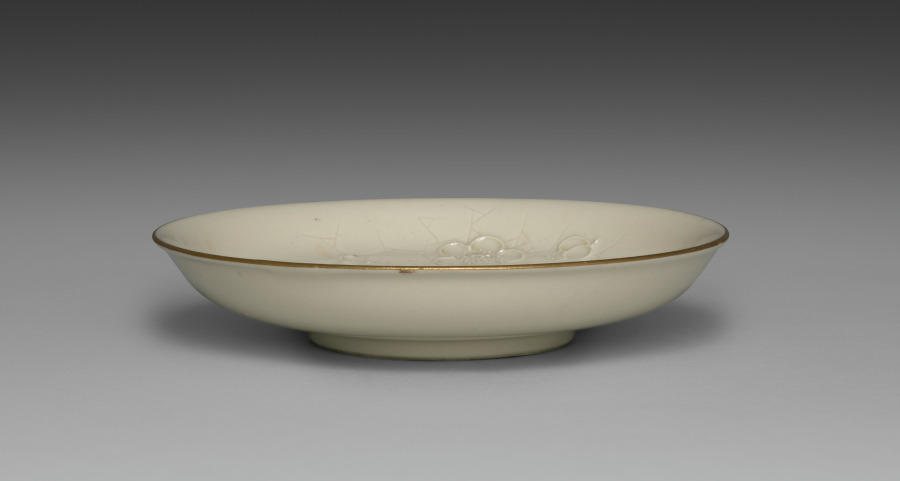 Medium-sized Dish from Dining Set with Plum Blossoms and Cracked-Ice