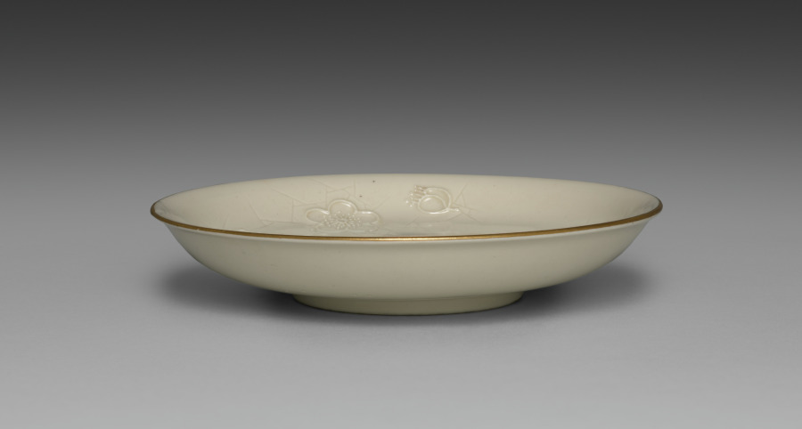 Medium-sized Dish from Dining Set with Plum Blossoms and Cracked-Ice