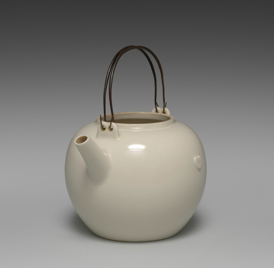 Teapot with Ruyi Motifs