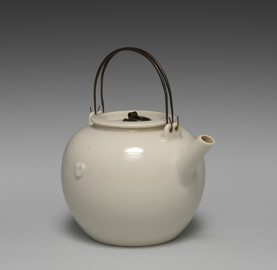 Teapot with Ruyi Motifs