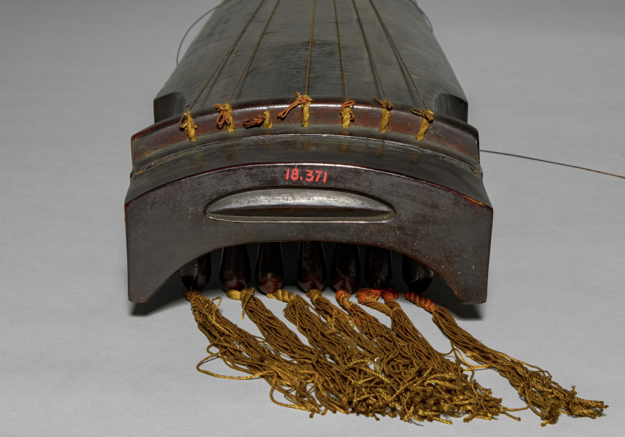 Guqin made by Zhang Ruixiu of Suzhou | Cleveland Museum of Art