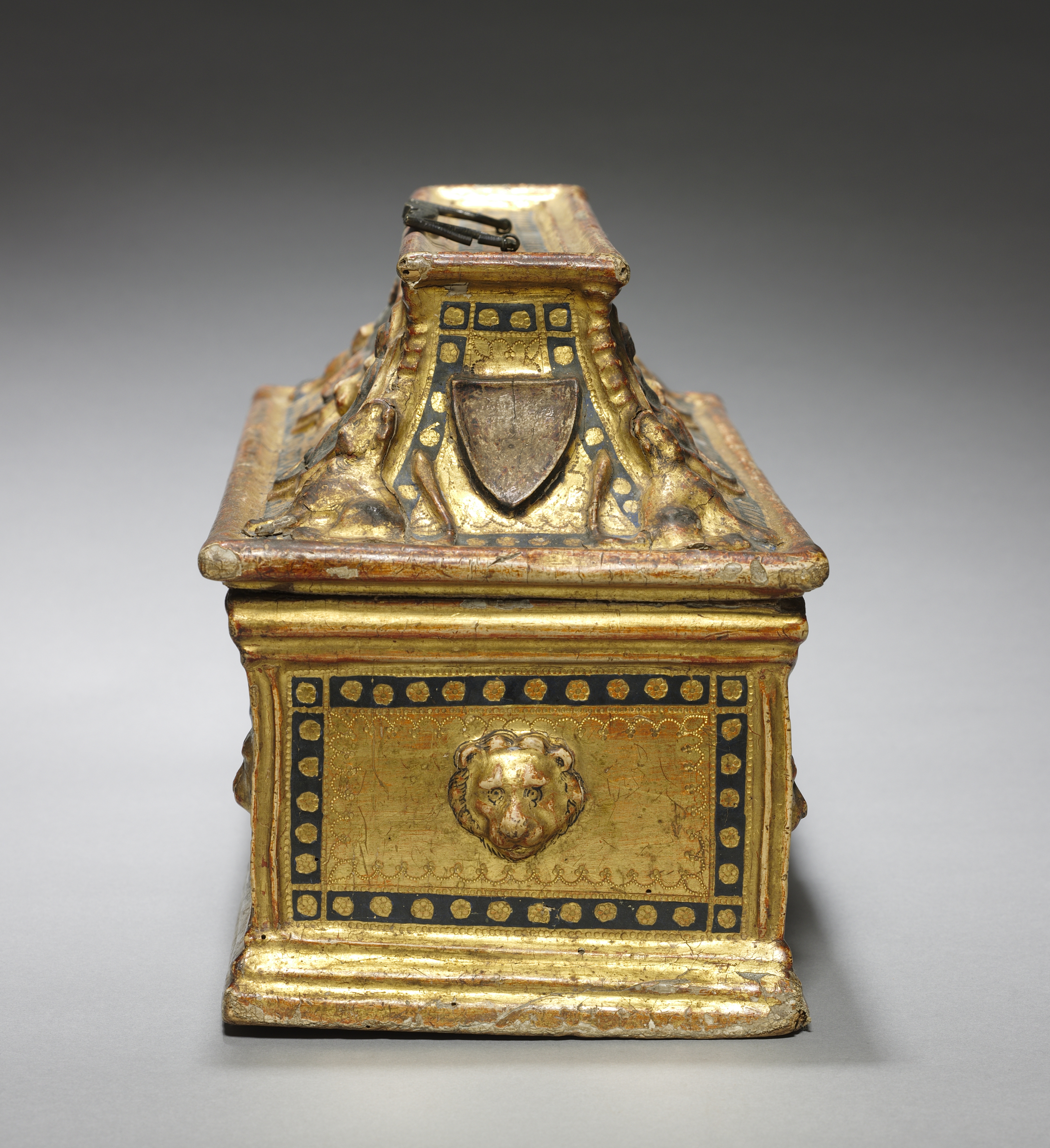 置物 out of museum Junk or Treasure? The Ever-Growing Retro Collection At This