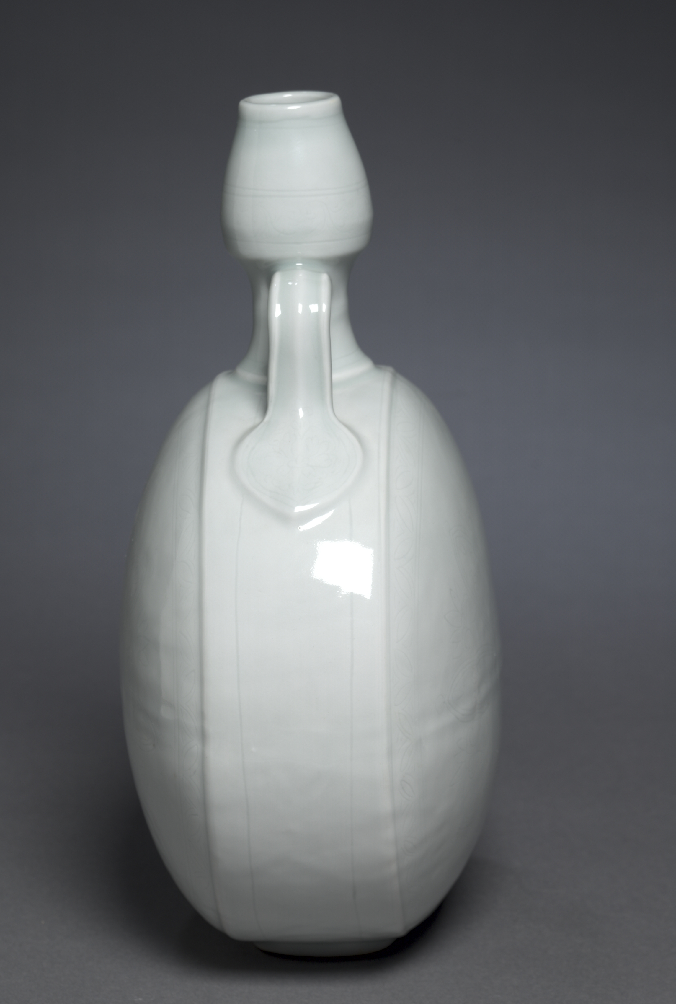 Gourd Flask with Floral Medallion | Cleveland Museum of Art